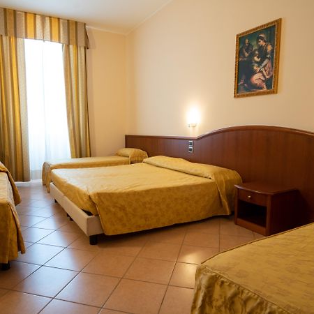 Garda Family House Hotel Castelletto Di Brenzone Exterior photo