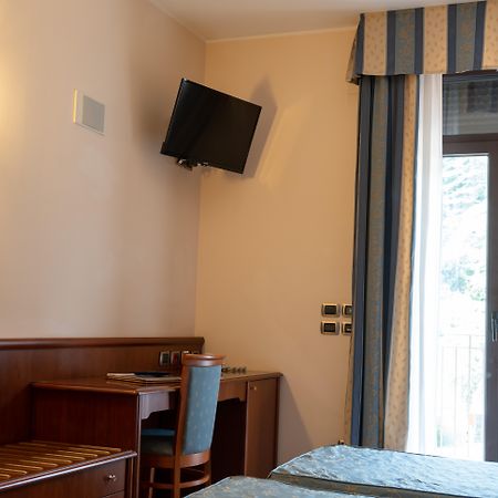 Garda Family House Hotel Castelletto Di Brenzone Exterior photo
