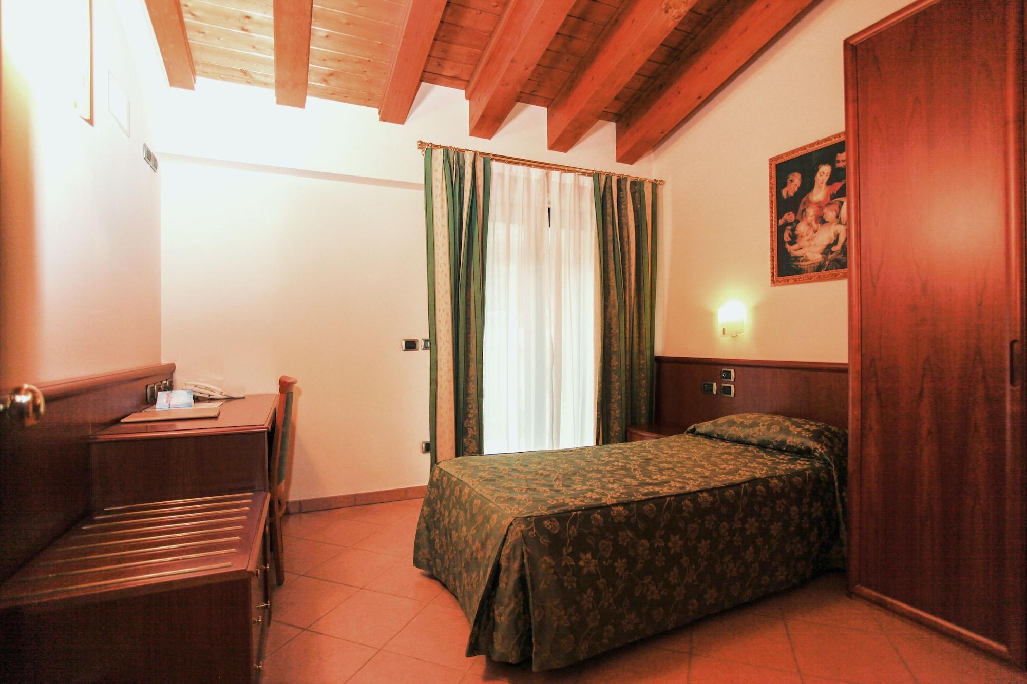 Garda Family House Hotel Castelletto Di Brenzone Exterior photo