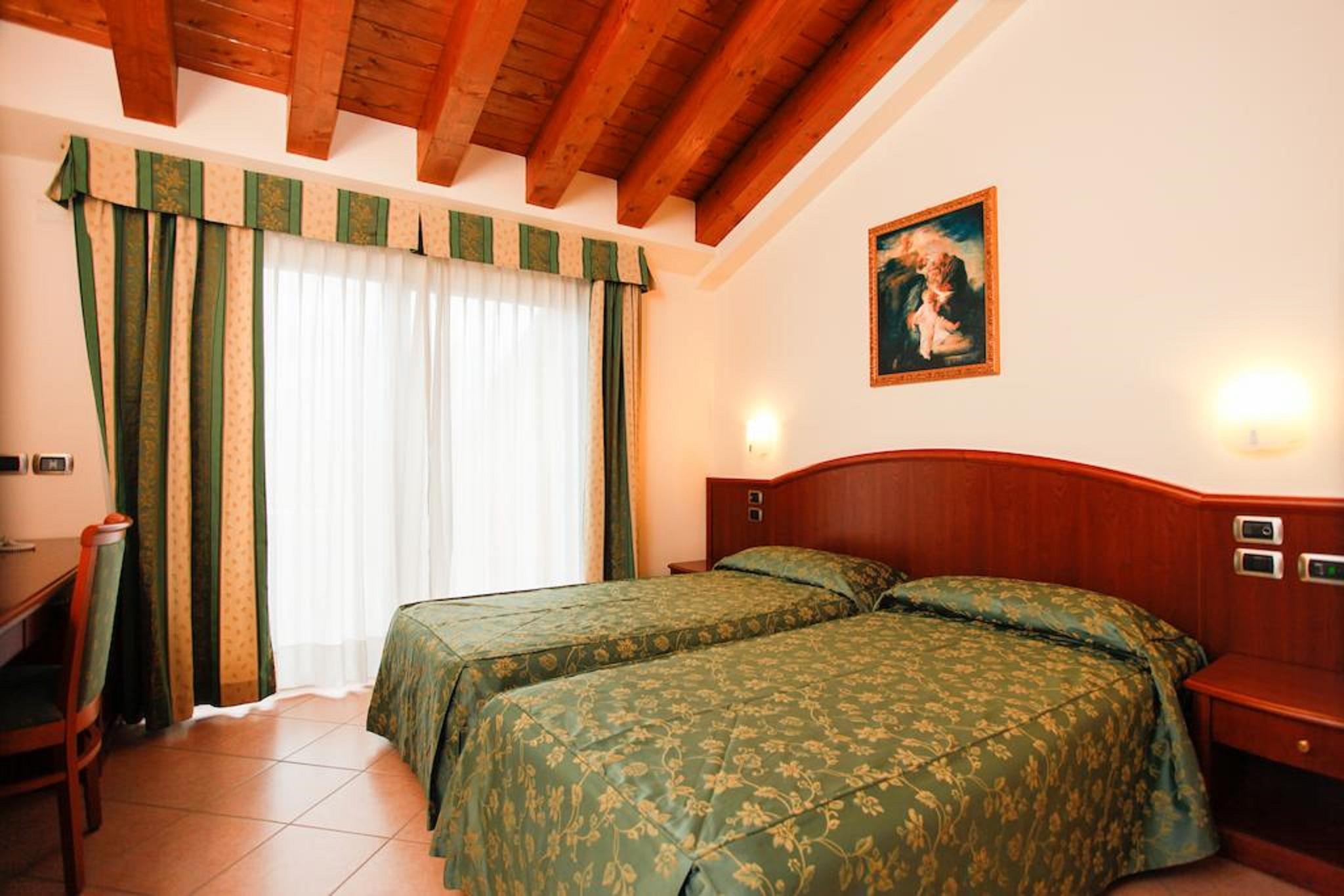Garda Family House Hotel Castelletto Di Brenzone Exterior photo