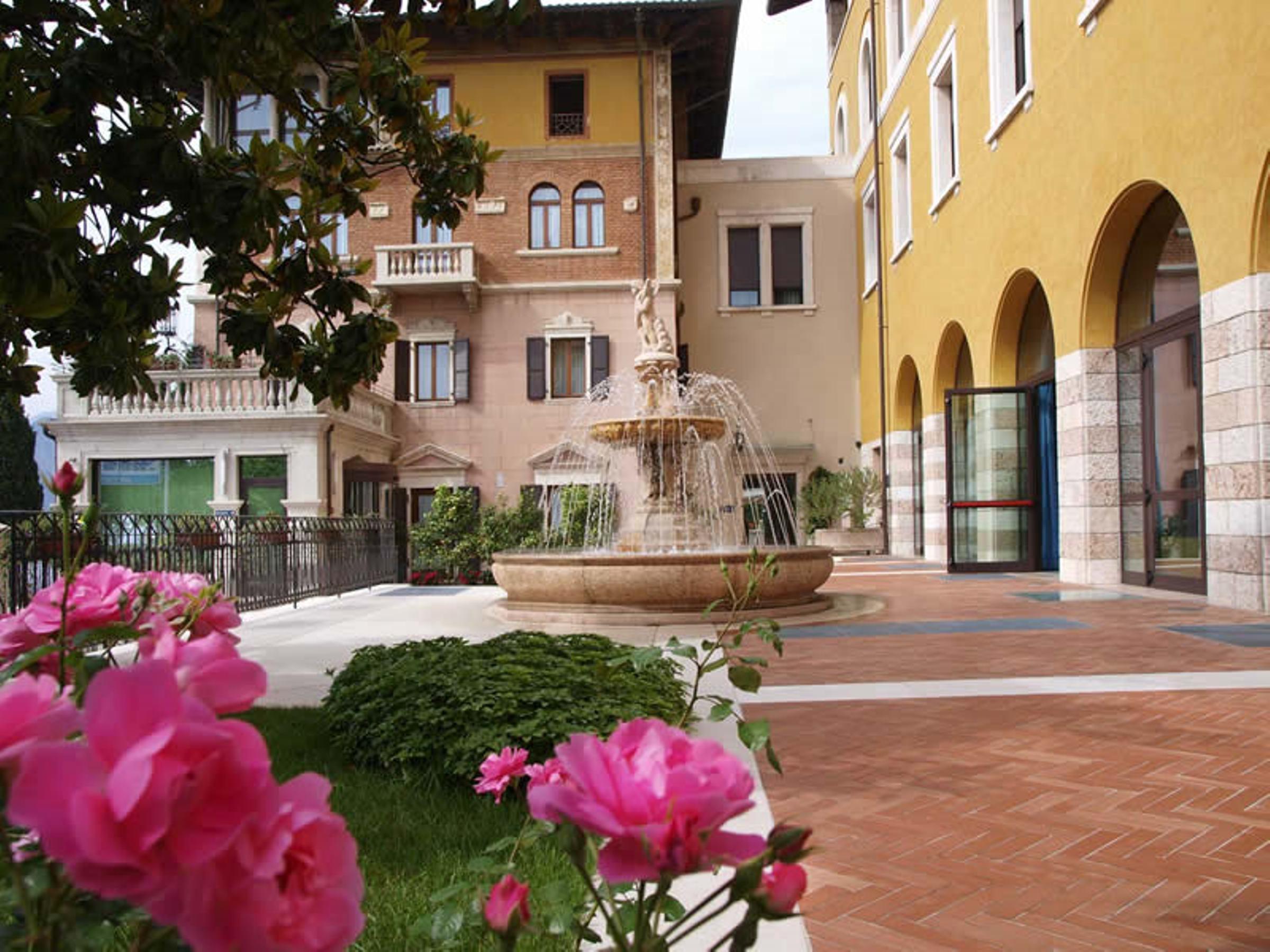 Garda Family House Hotel Castelletto Di Brenzone Exterior photo
