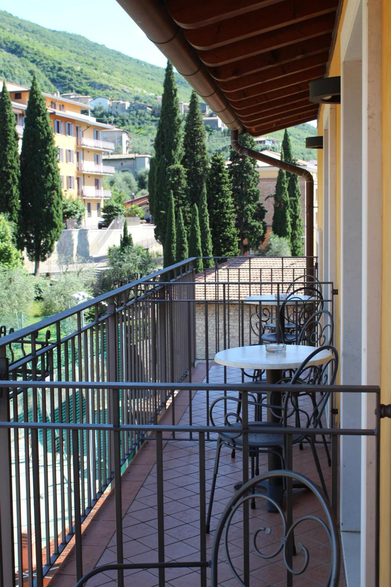 Garda Family House Hotel Castelletto Di Brenzone Exterior photo